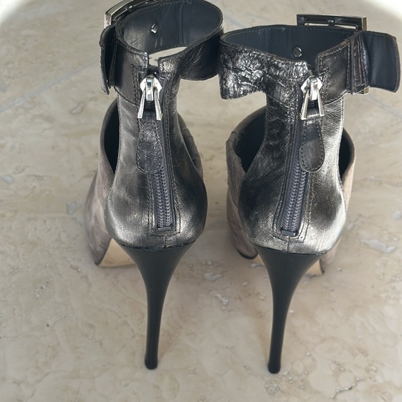 NEW! GUESS Leather high heel shoes size 5:1/2 M - Picture 4 of 7